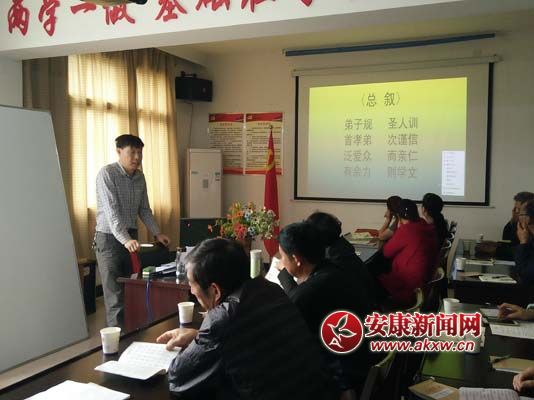 堡子駐村工作隊(duì)長(zhǎng) 趙仁東 結(jié)合堡子家庭實(shí)例詮釋孝悌內(nèi)容.jpg