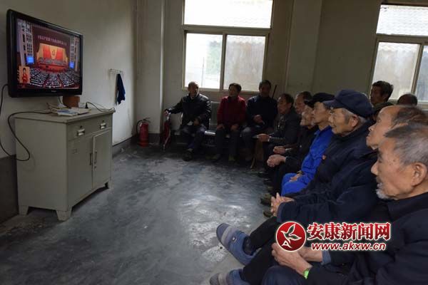 �Ƀ������������(zh��n)����Ժ��(n��i)���屣�����˂������R�R����һ�𣬾۾����� ��������S�� �����ͣ�.jpg