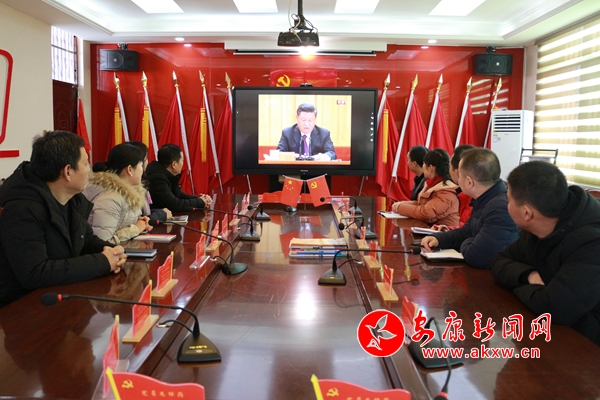 12��18�����cף�ĸ��_(k��i)��40������(hu��)�ڱ���¡���e�����hꎿh���P(gu��n)һС�h�T�̎��e�O�^�����(hu��)ֱ�����J(r��n)���� (t��ng)��(x��)��ƽ��ϯ�vԒ��(n��i)��