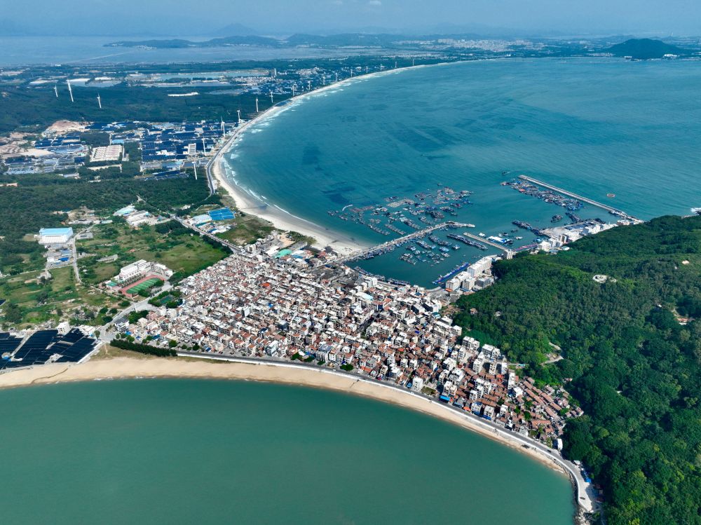 這是2024年10月16日拍攝的福建省漳州市東山縣澳角村（無人機(jī)照片）。新華社記者姜克紅攝